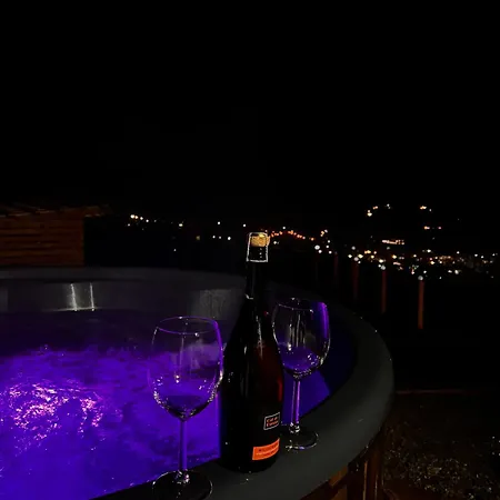 Under Sky - з теплим басейном ,чаном-джакузі, панорамною ванною та Playstation 5